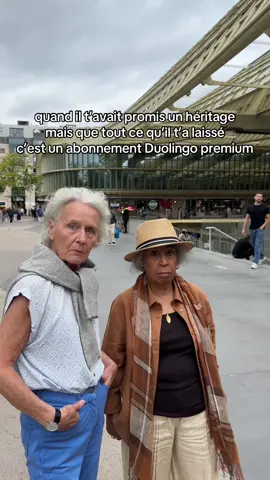 A post by @duolingofrance on TikTok caption: il aurait pas pu laisser mieux à Monique et Marie-Andrée #duolingo 