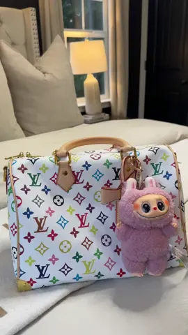 A post by @dallasalexandria on TikTok caption: 🌸🎀 #whatsinmybag 