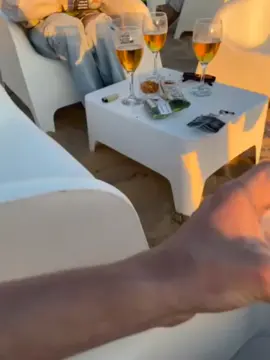 A post by @elmaestromiami on TikTok caption: @maitedarling no cambies nunca eres única eh tú especie y encima cantante seguirla es una crack alomejor eske no es de punta Umbría 🆎🆎🆎🆎