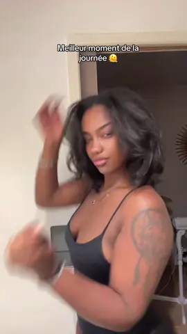 A post by @ravenbelike_ on TikTok caption: Votez 1 pour Anita svp 🙏 #secretstory #anitasecretstory #romayer #lamaisondessecrets #coiffure #afrohair #nowig 