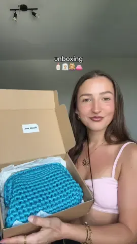 A post by @martinadutto on TikTok caption: io troppo happy e grata 🙏 #unboxing #unboxingskincare #theordinaryskincare #handmadegifts #giftedby 
