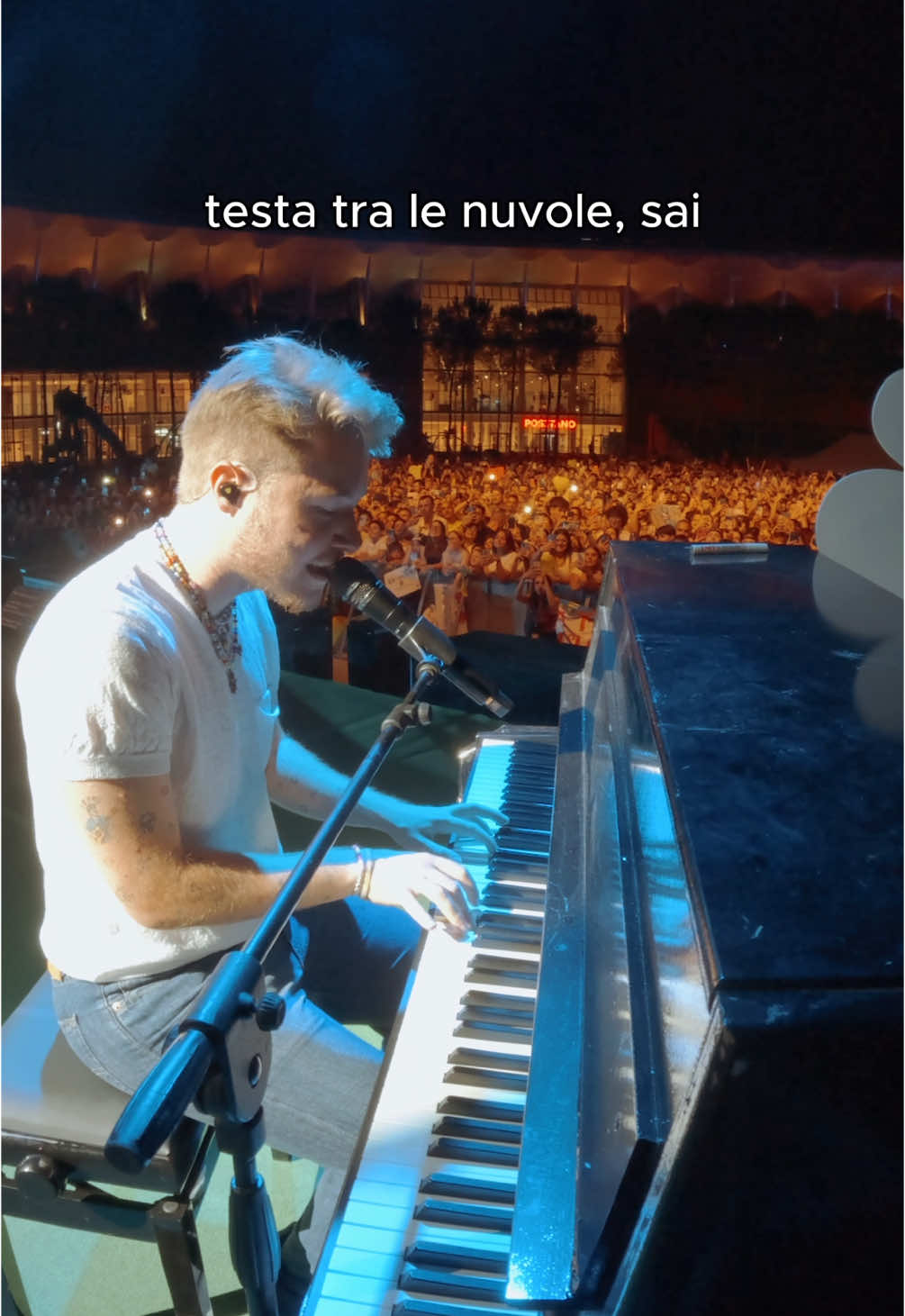 A post by @michiamanoalfa on TikTok caption: Con la testa tra le nuvole da sempre 