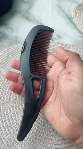 A post by @ on TikTok caption: #dandruffremovalcomb #summersale #tiktokmademebuyit 
