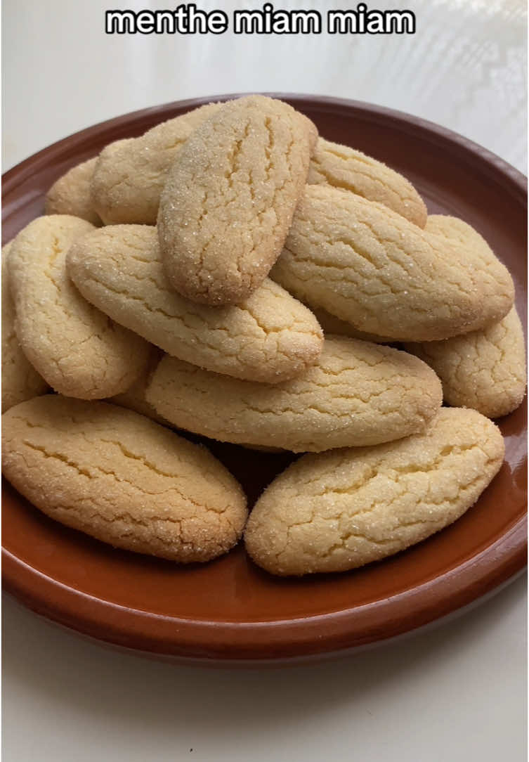 A post by @cuisine_11__facile on TikTok caption: Idée goûter simple et rapide avec peu d’ingrédients ‼️😋 Ingrédients: -1 œuf  -80g de sucre  -1 pincée de sel  -1 sachet de sucre vanillé  -100ml d’huile de tournesol  -2càs de maïzena  -250g de farine  -1càc de levure chimique  •Cuisson: 15min à 180 degrés  ##ideegouter ##gouter #recettefacile #cuisinefacile #tiktokcooks #gateautraditionnel #gateaualgerien #pourtoii #foryou #explore #tik_tok #cupcut #frypgシ #CapCut 