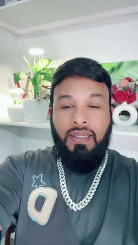 A post by @ on TikTok caption: #indoorplantgrowthlight #summersale #tiktokmademebuyit 
