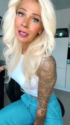 A post by @mela72nie on TikTok caption: ❤️🫶❤️🫶❤️ #liebe #sommer #beauty 