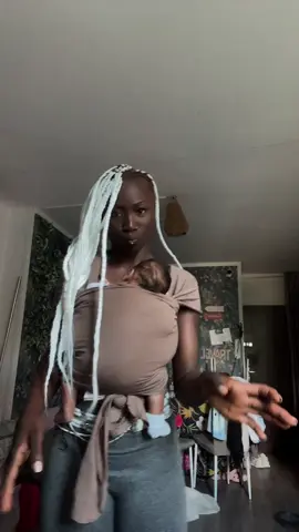 A post by @223lili0 on TikTok
