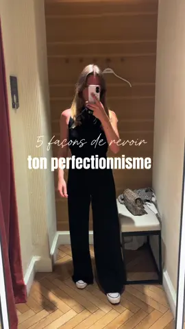 A post by @melanietherapie on TikTok caption: Le perfectionnisme, c’est la quête de standards irréalistes, souvent motivée par la peur de l’échec ou le besoin d’approbation. Il peut engendrer anxiété, procrastination, baisse de l’estime de soi et épuisement. Il vient accroître ta procrastination. En attendant toujours « le bon moment », « la bonne façon de faire » tu ne trouveras jamais.  Et ça t’emmènera toujours au même point : le sentiment d’échec.  Alors :  💛 Arrêtes de vouloir faire « mieux » mais fais « bien » : tu en seras pas sur la quantité mais la qualité  💛 Objectifs réalistes : pratique la flexibilité cognitive en fixant des buts atteignables et progressifs, petit pas par petit pas. Rien ne sert d’aller vite.  💛 Acceptes l’imperfection : intègres l’idée que l’erreur fait partie de l’apprentissage et n’est pas un échec personnel. #Perfectionnisme #perfection #objectifs #therapie #echec #sentimentdechec 