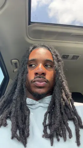 A post by @dlocss on TikTok caption: #fyp #dlocss 