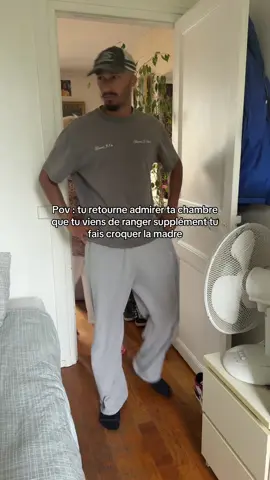 A post by @louka__m on TikTok caption: Ça arrive une fois par mois #pourtoi #fyp #foryou 