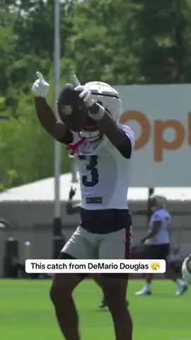 A post by @espn on TikTok caption: (via @New England Patriots) #catch #nfl #football #patriots #newengland #newenglandpatriots 