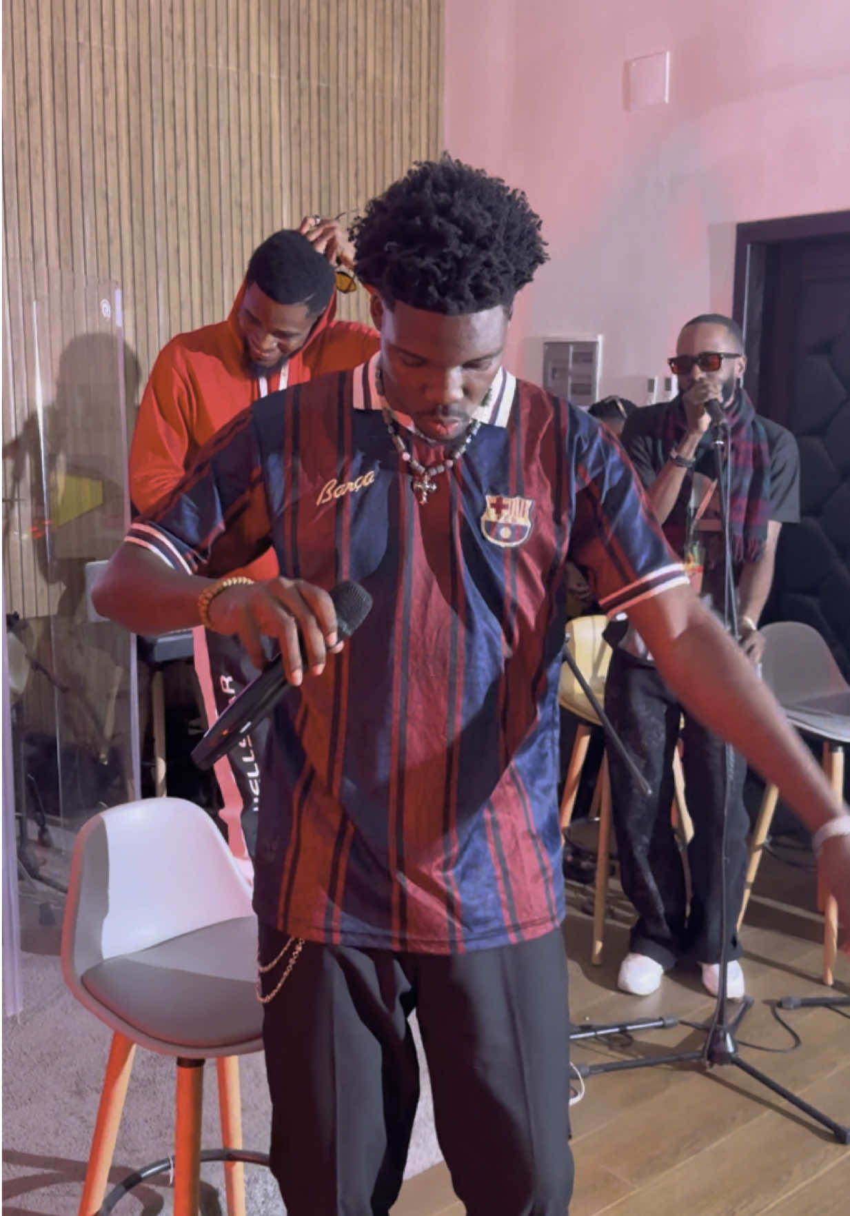 A post by @axelmerryl on TikTok caption: 🇨🇬 le Kompa est la 🇭🇹 ça va peter 🤯