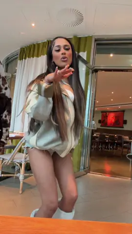 A post by @theahnamac2 on TikTok caption: MASSSOOOONNNNN #fypシ #fyp #viral #ahnamac 