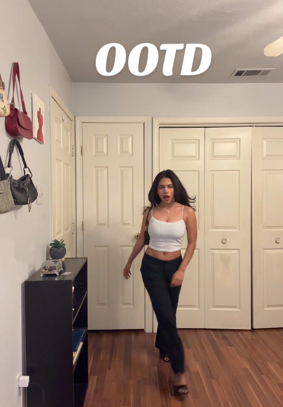 A post by @itsauraaaa on TikTok caption: EL FIT AMIGAS