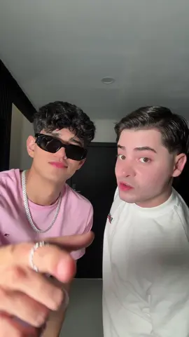 A post by @_jg.castillo on TikTok caption: Me miro bien locooo #parati #tiktok #fyp @Aldo Arturo 