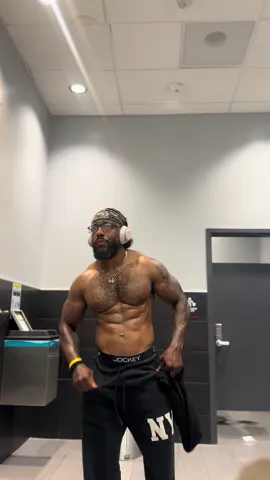 A post by @nefifero on TikTok caption: #fyp #viral 