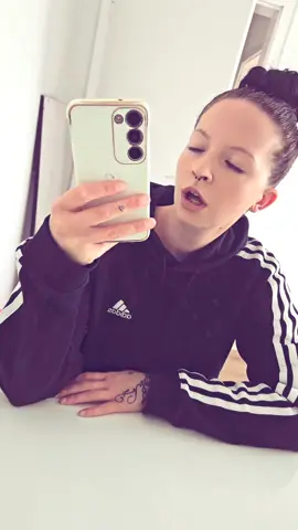 A post by @_loyal_kontra_k on TikTok caption: #Foryou #foryoufage #mommy #alleinerziehend #ostdeutschland #sommer2025🌸🌸🌸 #🇩🇪 