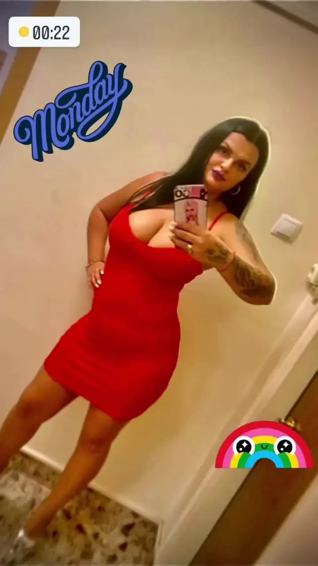 A post by @andreea300593lorena on TikTok caption: #videoviral #videoviral #5pasidebine 