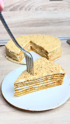 A post by @na_xapaktepe on TikTok caption: Самый вкусный домашний медовик 🥞 Не люблю заморочки с тестом ,поэтому коржи заказал Mr.Medovik Медовые коржи для торта домашние 10шт 25см Арт 246571695 Торт получился идеальный 😍