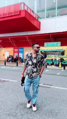 A post by @parvezchy48 on TikTok caption: #london #bangladesh #vairal 