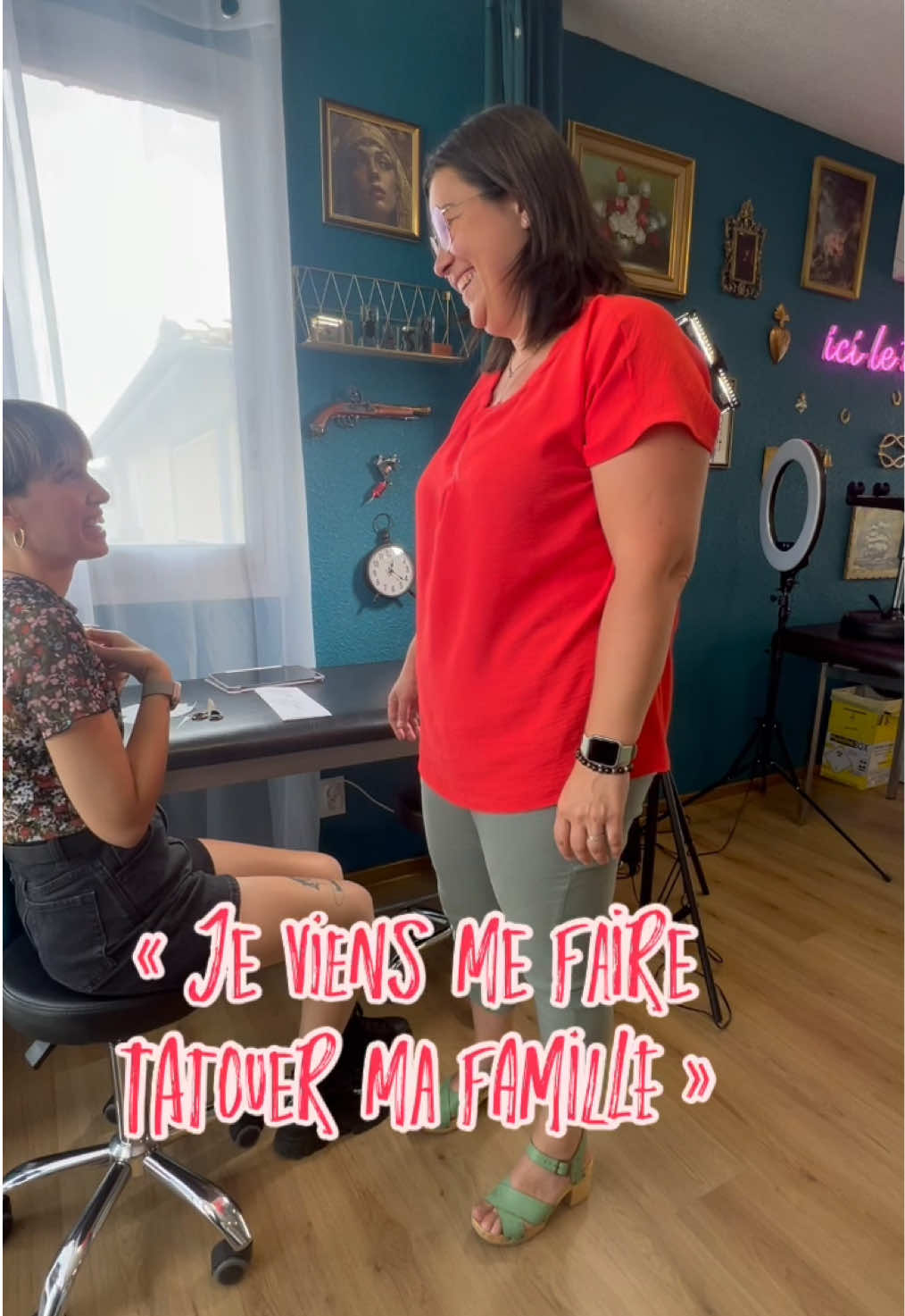 A post by @elsatypiquetattoo on TikTok caption: Merci Karine d’être venue du Puy-de-Dôme ! 😱🥰 • 💙 Moi c’est Elsa, tatoueuse sur Toulouse à @confidences_studio  Je réalise 2 styles : ✿ Des lignes fines, pour des compositions florales ou des covers ✍🏼 ✿ Des petites fleurs colorées & réalistes 💐 💌 Contacte-moi pour qu’on élabore ton projet 💌  ✿ Pas d’idée ? RDV dans le CANAL Instagram pour trouver LA création qui t’attend et qui est faite pour toi 🥳🤗  P.S : Journée Petits Tattoos chaque 1er samedi du mois ⚠️sauf sept⚠️. Tu peux venir faire ton petit tattoo (5cm max) sans RDV 🥳 • #tattoo #toulouse #tattootoulouse #toulousetattoo  #ornementaltattoo #texttattoo #cutetattoo                      