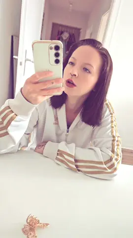 A post by @_loyal_kontra_k on TikTok caption: #Foryou #foryoufage #mommy #alleinerziehend #ostdeutschland #sommer2025🌸🌸🌸 #🇩🇪 