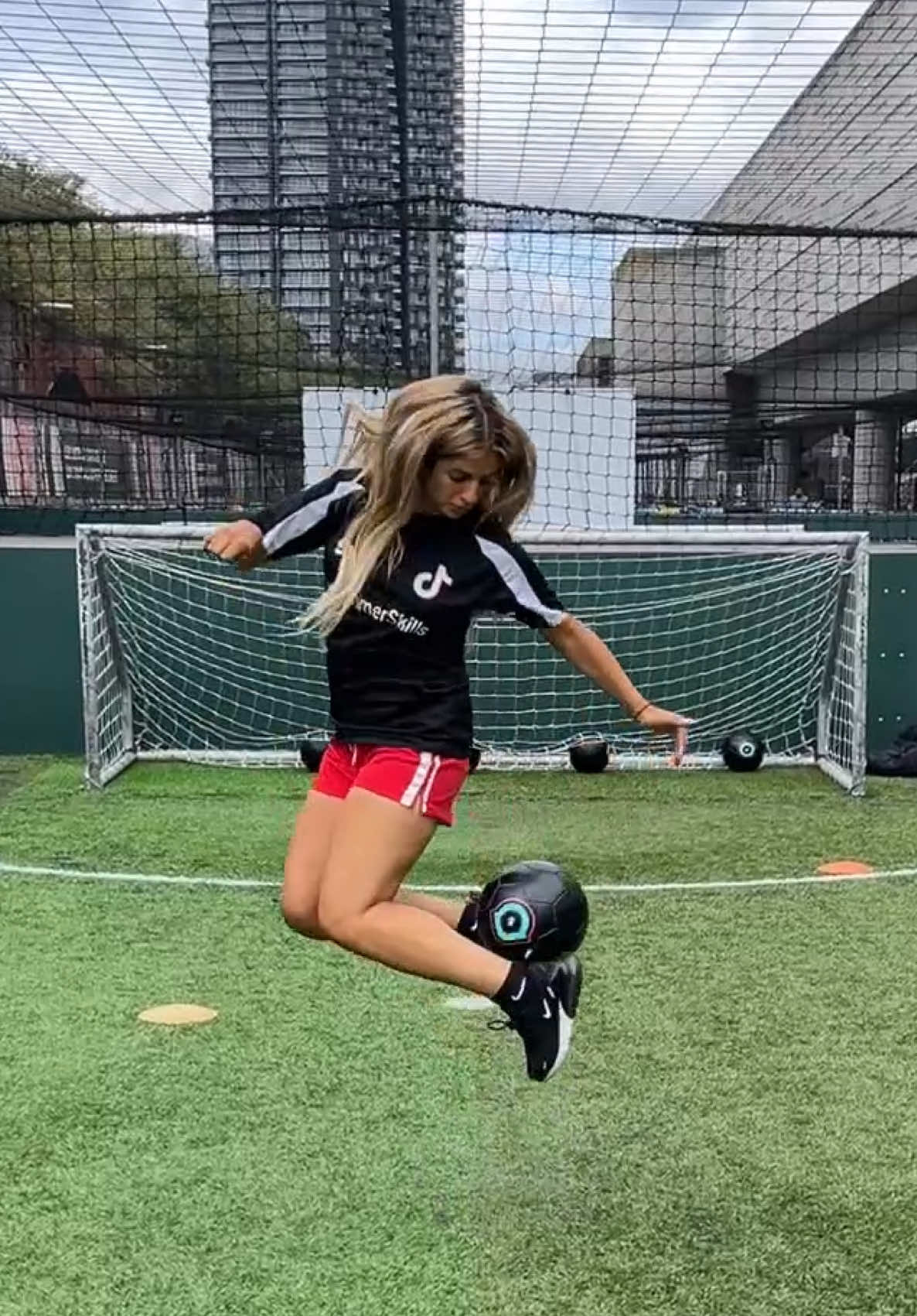 A post by @tiktok_uk on TikTok caption: @Harriet Pavlou teaches us how to effortlessly flex a new football skill ⚽️ #SummerSkills #LearnOnTikTok 