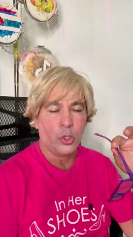 A post by @leomaraca1 on TikTok caption: #comedy #chistes #chismes #comedia #lomasviral #funnyvideos #llamadas #funnyvideos #cubanosenflorida🇺🇲 #lahabanacuba🇨🇺 #risas #humoristascubanos #reir #reelhumoristico #comediacubana🇨🇺 #leomaraca1 