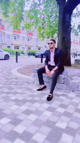 A post by @parvezchy48 on TikTok caption: #london #bangladesh #vairal 