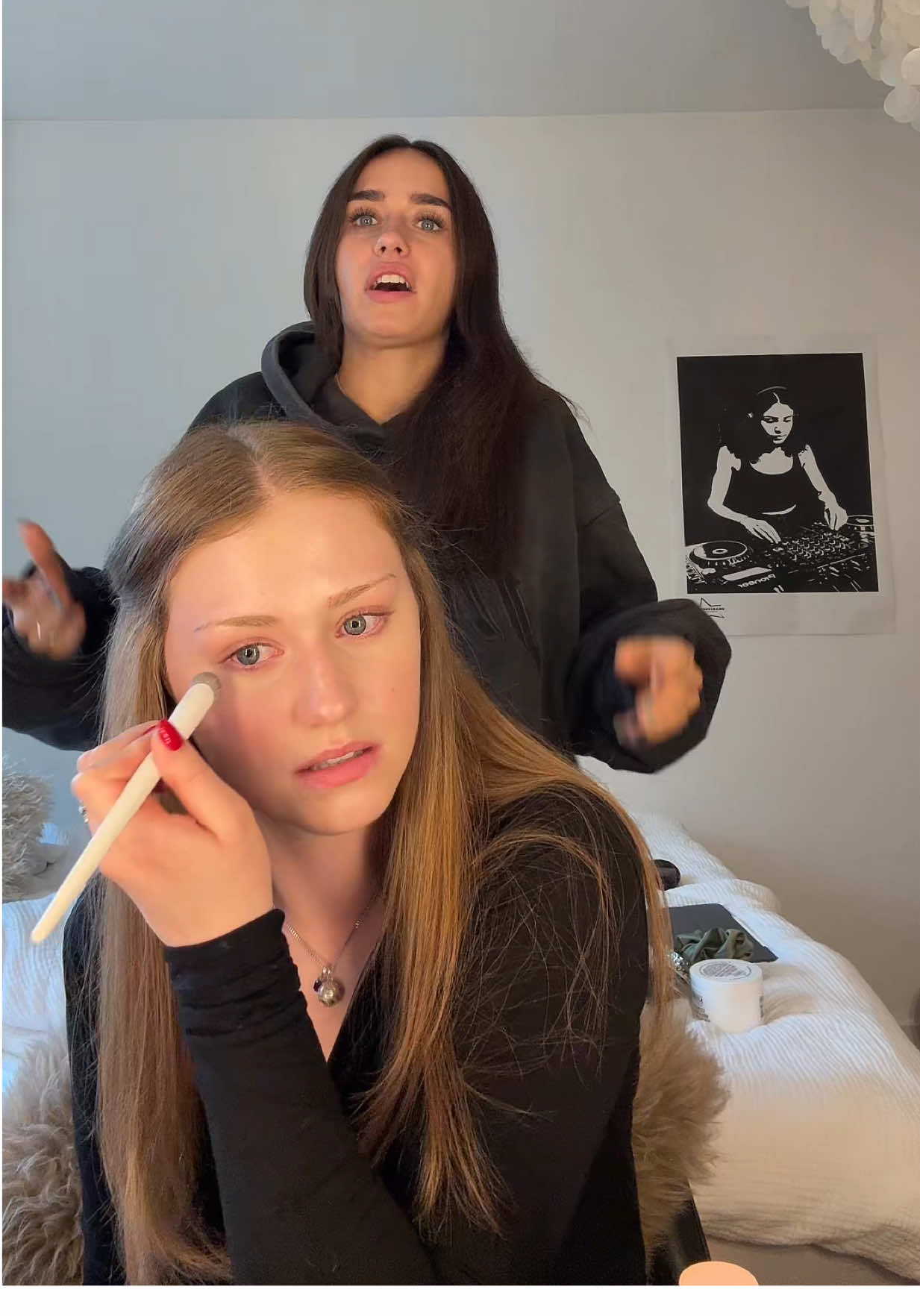 A post by @yanaclare on TikTok caption: ICH HABS GEPOSTET HAHAHAH @nastya 