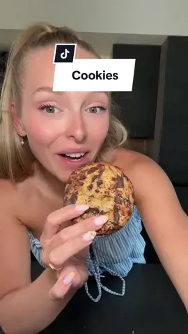 A post by @wendyruel on TikTok caption: La meilleure : @Farahisinthekitchen🍰 💖 #cookie #meilleurscookies 