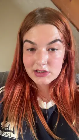 A post by @ on TikTok caption: Transition but all I did was wash my hair hahaha. Dinner in America is one of my fave films 🩷 #fyp #hairwash #CleanTok #transitioner 