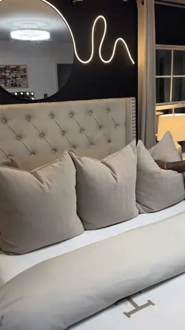 A post by @dallasalexandria on TikTok caption: It’s Friday🤎 #dayinthelife #realisticdayinthelife #morningroutine #morningroutine 