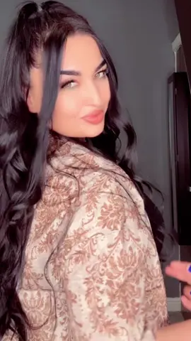 A post by @assu.selinshoptiktok on TikTok caption: #Women's Floral Print Open Fron