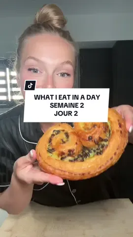 A post by @wendyruel on TikTok caption: Semaine 2 - jour 2 💖 #whatieat #unejourneedansmonassiette #pertedepoids #bodygoal 