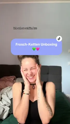 A post by @nichtsehraesthetisch on TikTok caption: @mirilya_aurana🌙  Die Tiktok Untertitel haben erst aus "in Liebe deine Sarah" "in Liebe dein Zauber" gemacht & das beschreibt meiner Meinung nach alles✨ Ich war noch nie so verliebt in ein Schmuckstück! Danke, danke danke!💚🩷 (Anzeige wegen Namennennung) #kette #rosenquarz #malachite #kristalle #crystaltok #heilsteine #edelsteine #spiritualität #schwanger #momtobe #fyp #fürdich #liebe 