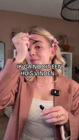 A post by @rosalietacx on TikTok caption: Antwoorden op @CHANTAL ~ Ga ik samenwonen? Of zelf op zoek? 🏠 Mijn zoektocht naar het perfecte huis gaat van start 🙌🏼  Ik neem jullie graag mee in het proces 🧡 #moving #newchapter #buyingahouse #buyingahouse 