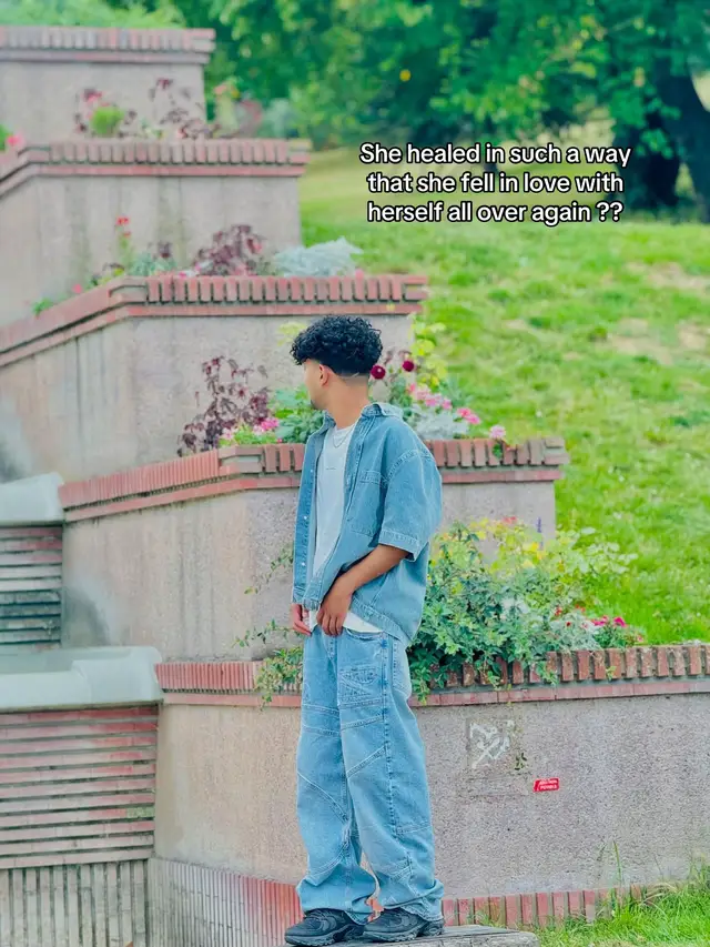 A post by @x__junaid on TikTok caption: 🩵💔#paris 