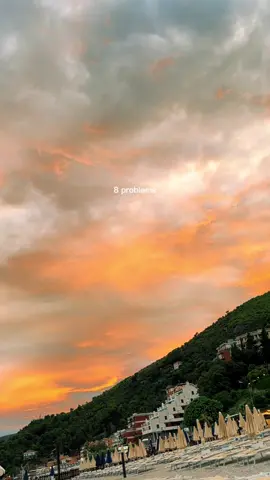 A post by @ladymarloow on TikTok caption: #CapCut #italy #tramonto #ordinary #mare #sunsets #perte #neiperteee 