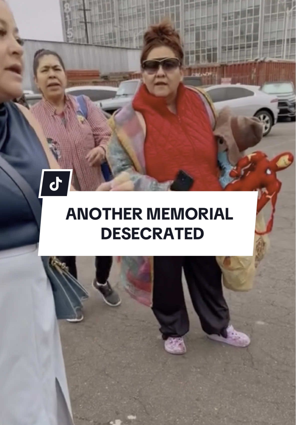 A post by @therobbieharvey on TikTok caption: Baby Elyjiah Hearn‘s memorial being desecrated by strangers. The autistic 5-year-old was murdered a few days ago by his mother’s estranged boyfriend.