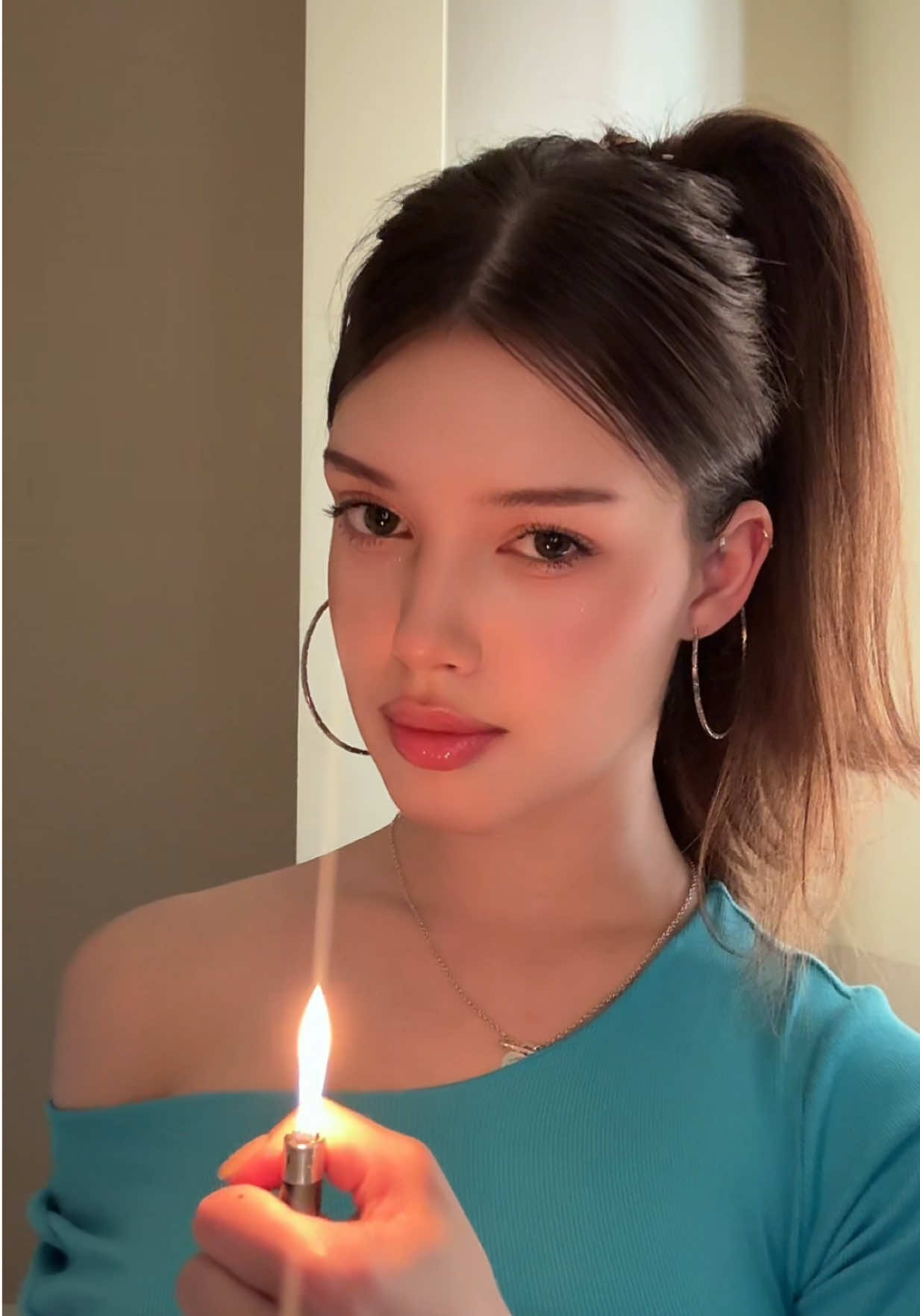 A post by @avivuni on TikTok caption: 🕯️