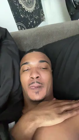 A post by @durellyrellz on TikTok caption: them wings and liquor be getting to me 