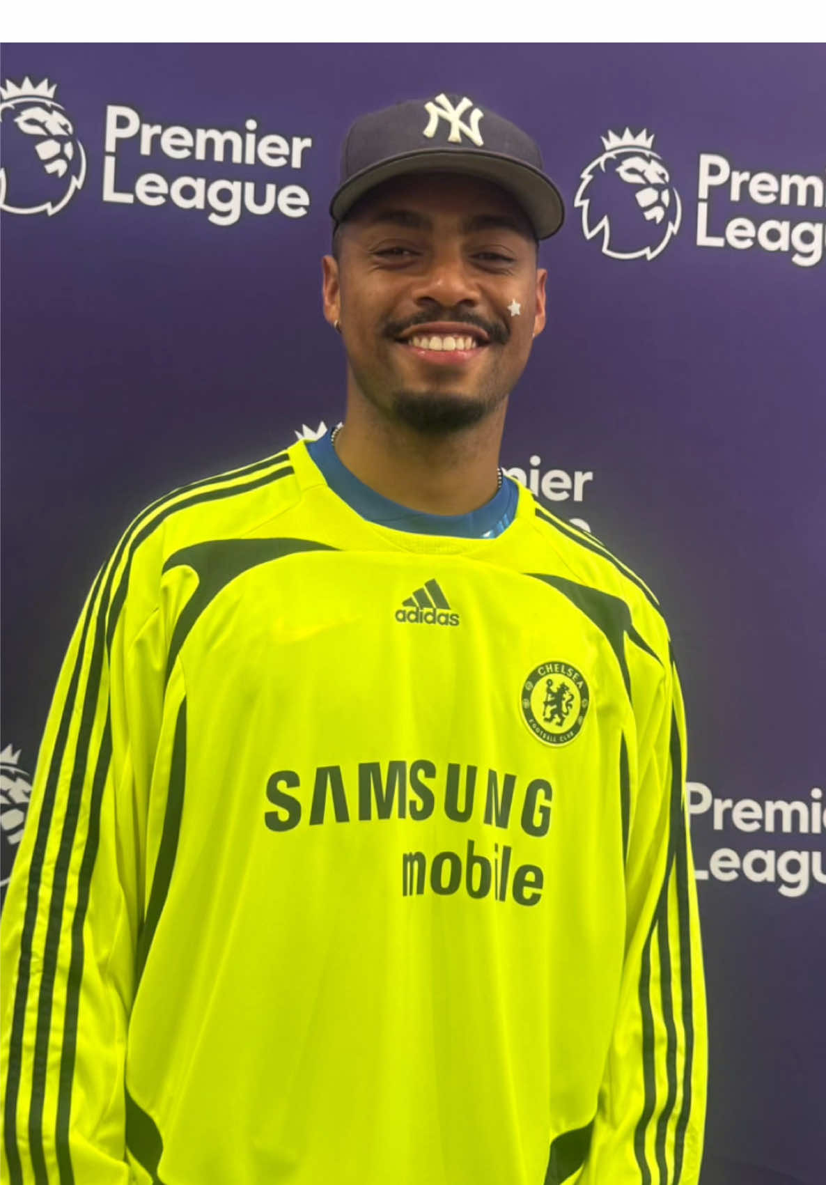 A post by @youngyosa on TikTok caption: NAH ITS A STICKY ONE STYLLLLLL @Premier League U.S. @Classic Football Shirts 