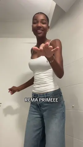 A post by @ilona_gb1 on TikTok caption: Tellement le seum qu'il l'ai pas, chanté en concert #fyp #rema