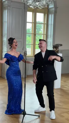 A post by @georgianalobont on TikTok caption: Etichetează-ți prietena care dansează cel mai frumos! 🤩  #foru #viralvideos #georgianalobont #joacafata #paulmorar 