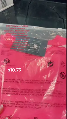 A post by @ on TikTok caption: #summertshirt #oversizecroptops #summeroutfit #comfortabletshirt 