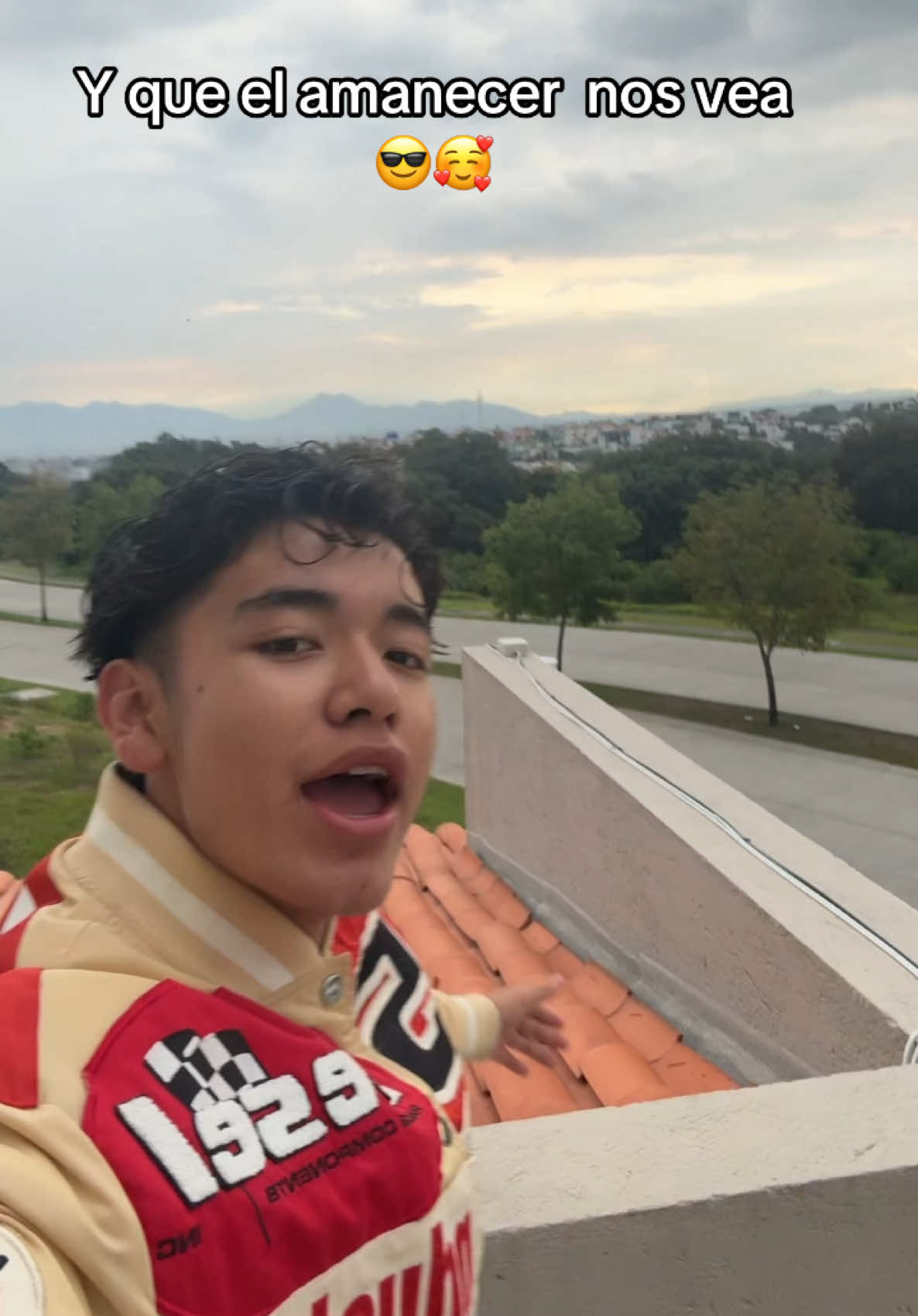 A post by @picusoficiaal on TikTok caption: A donde se fueron de vacaciones 😳🌊🏖️☀️@LUIGI  🐐 