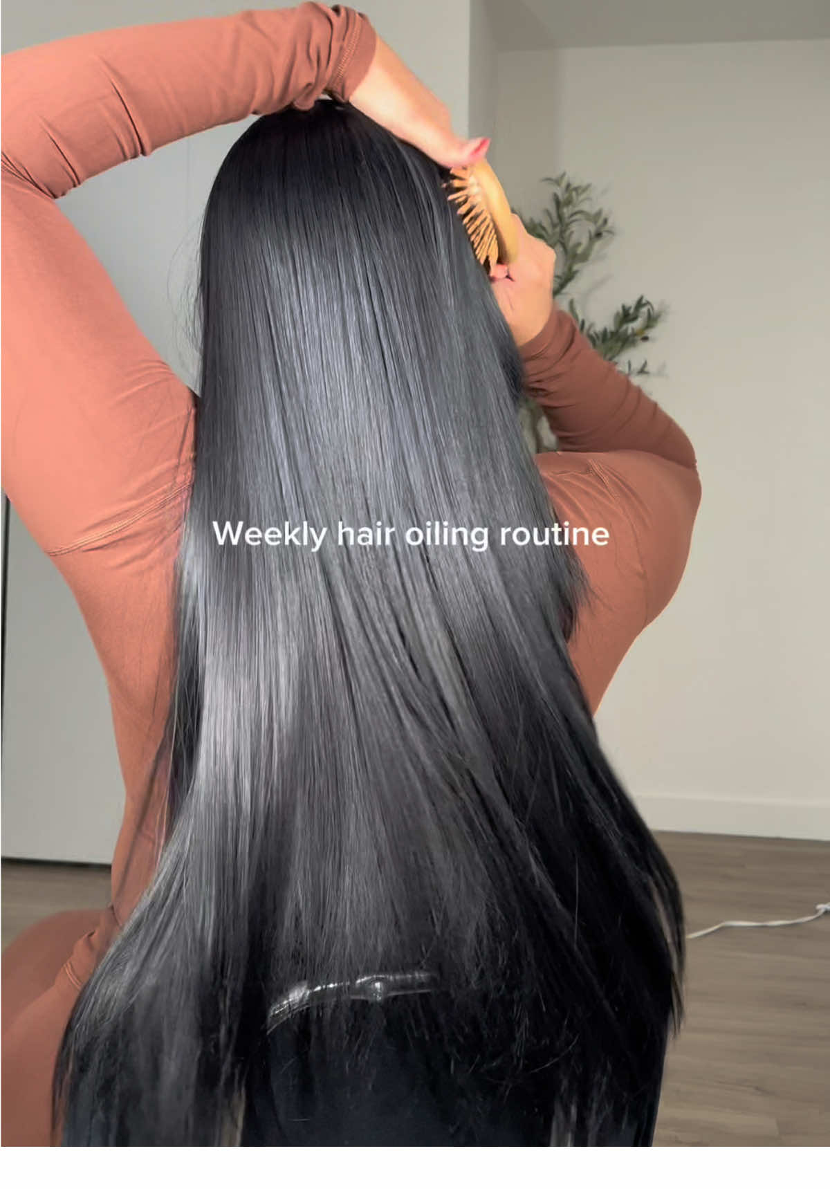 A post by @ on TikTok caption: Hair oiling day = best day of the week 🤭🩷 #hairtok #hairoiling #longhair #hairgrowthtips #hairgrowth #hairgrowthoil #hairoil #hairoiling #healthyhair #haircare 