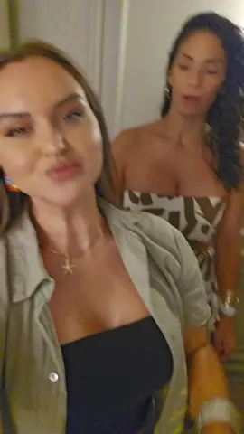 A post by @yoanayoana0790 on TikTok caption: cu venezuelanca mea🤩😁@Jecza✨ 