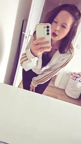 A post by @_loyal_kontra_k on TikTok caption: #Foryou #foryoufage #mommy #alleinerziehend #ostdeutschland #sommer2025🌸🌸🌸 #🇩🇪 